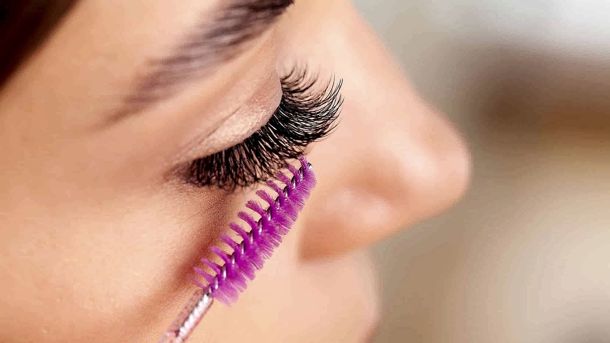 How to apply mascara