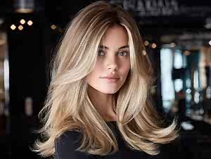 İstanbul uzun saç modelleri, modern katlı kesim uzun saç görünümü